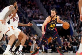 九游体育-库里在曼联比赛中赛况扑朔迷离，精彩发挥引发热议！-九游体育